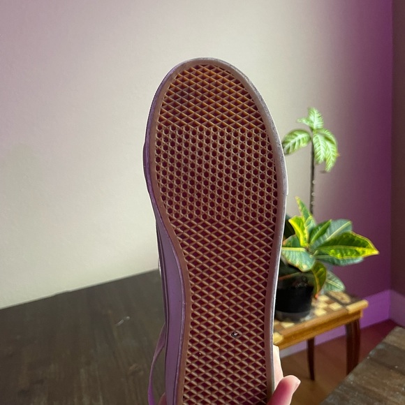 Vans - Picture 2 of 2